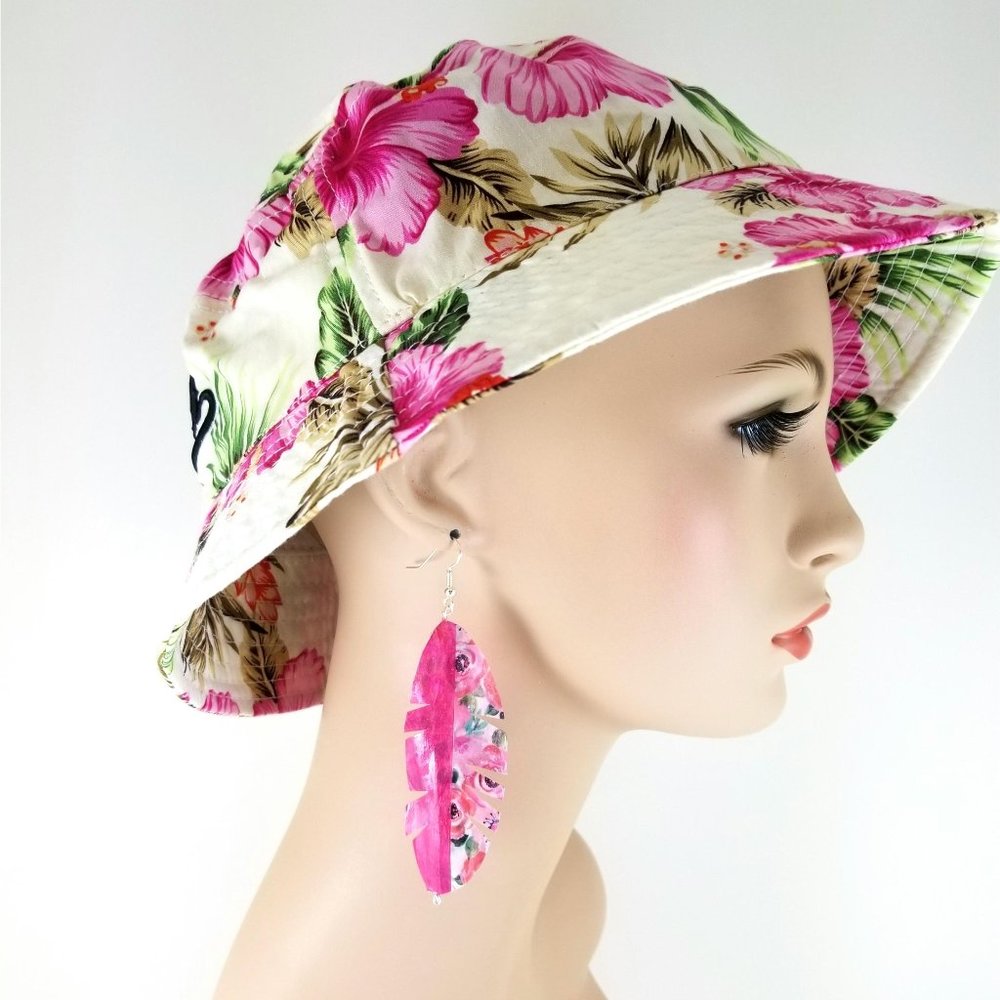 Pink and White Feather Pierced Earrings NEW